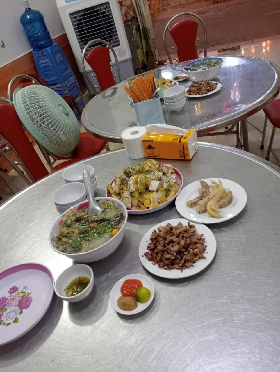 Nha Nghi Phuong Thao Bed & Breakfast Quan Lan Exterior foto